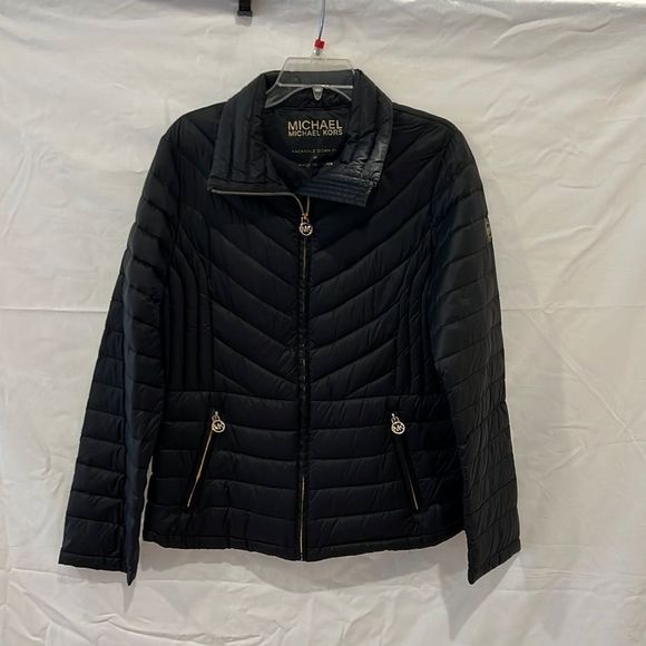 Michael kors black puffer jacket. Medium down filled. Excellent conditio…